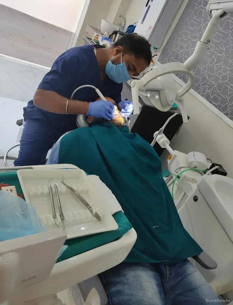 Dr. Manish Kumar photo