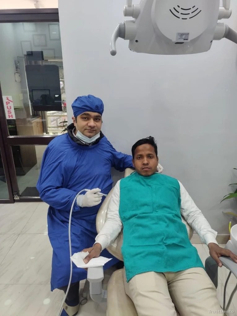 Dr. Shakeb Khan Afridi, Endodontics dentist at Life Line Dental & Implant Centre, Gaya